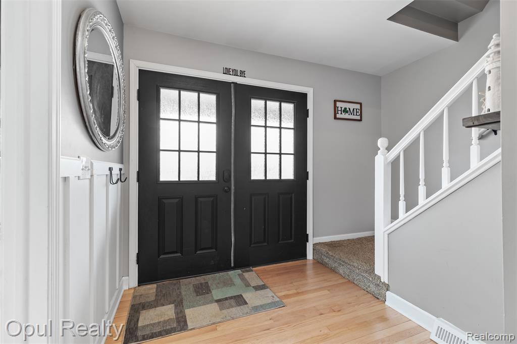 4748 Ravinewood Drive, Commerce Twp, MI 48382 — Photo 6