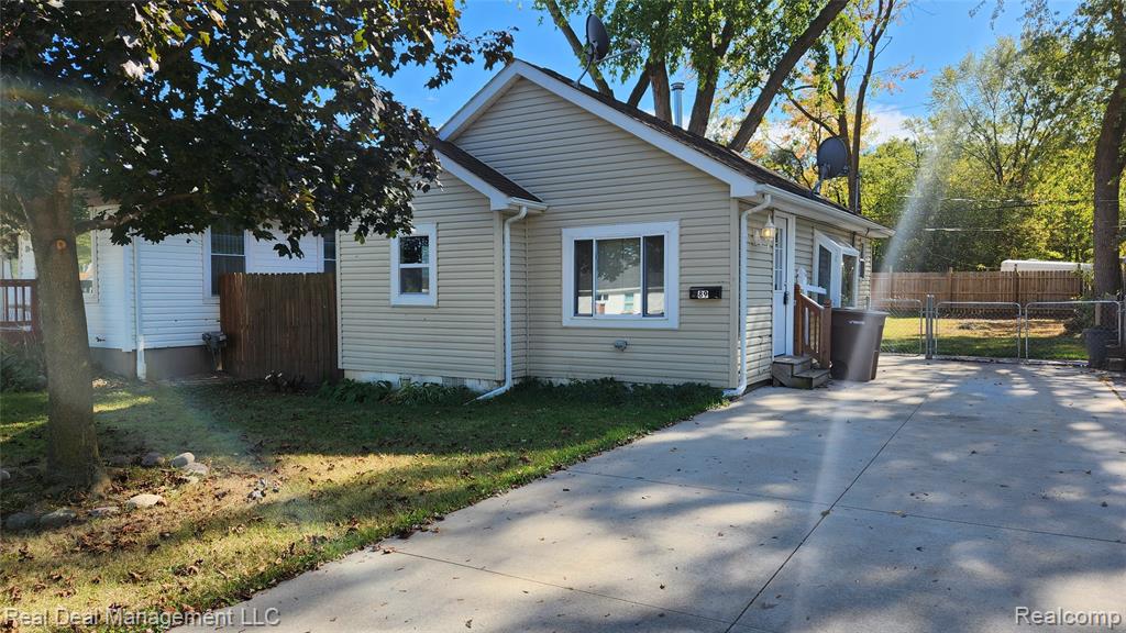 89 W Fairmount Avenue, Pontiac, MI 48340 — front exterior