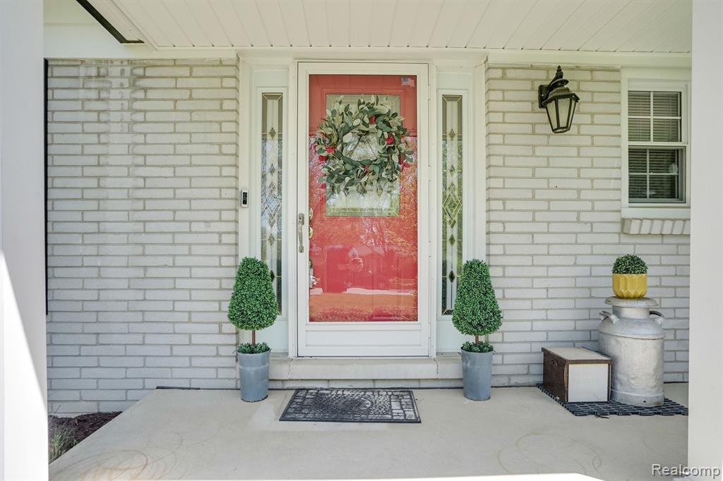 430 CHESTER Court, South Lyon, MI 48178 — Photo 3
