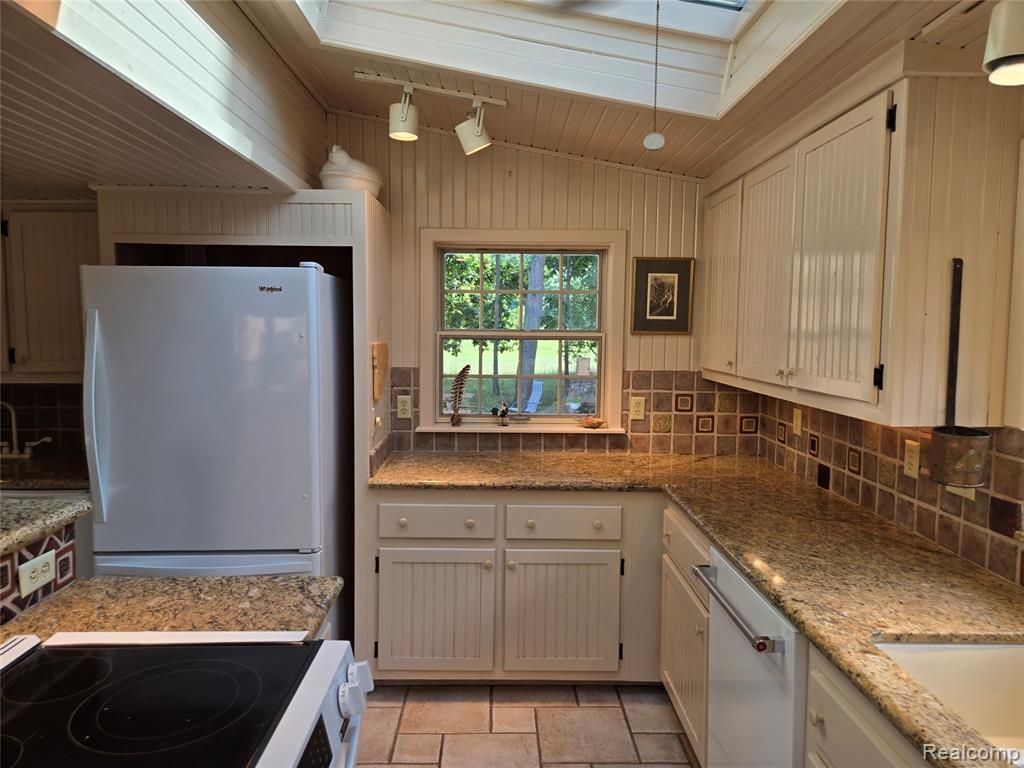 10305 Oakhurst Road, Holly, MI 48442 — Photo 16
