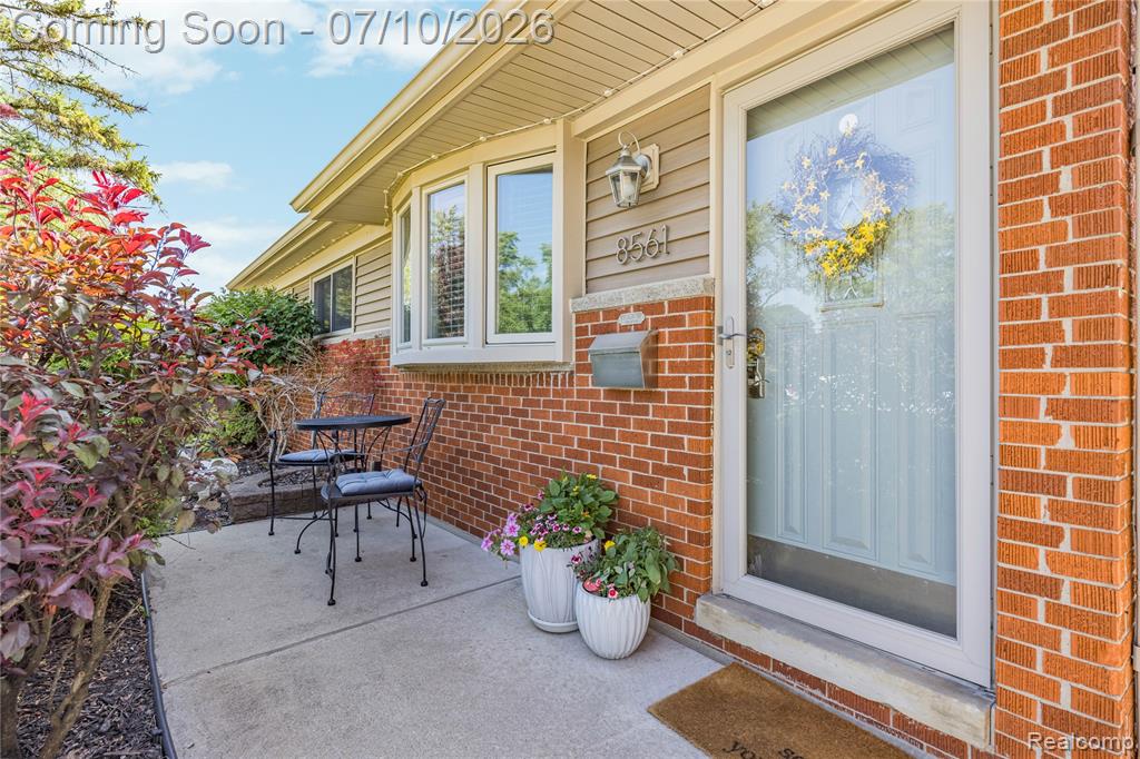8561 Liberty Boulevard, Westland, MI — Photo 5