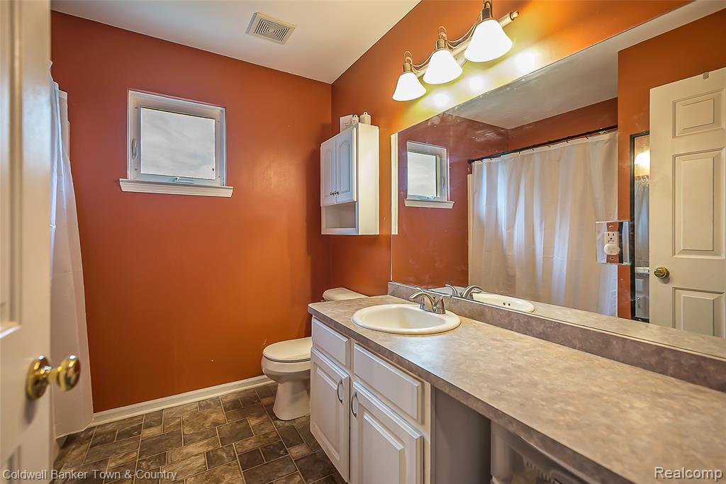 650 Christopher Street, Fowlerville, MI 48836 — Photo 28