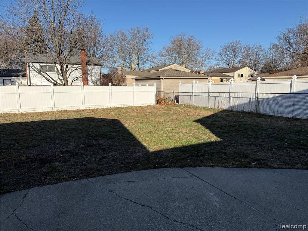 41229 N Central Drive, Sterling Heights, MI 48313 — Photo 30