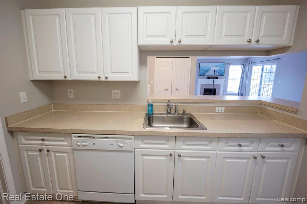 5305 Brookemonte Circle, Rochester, MI 48306 — Photo 9
