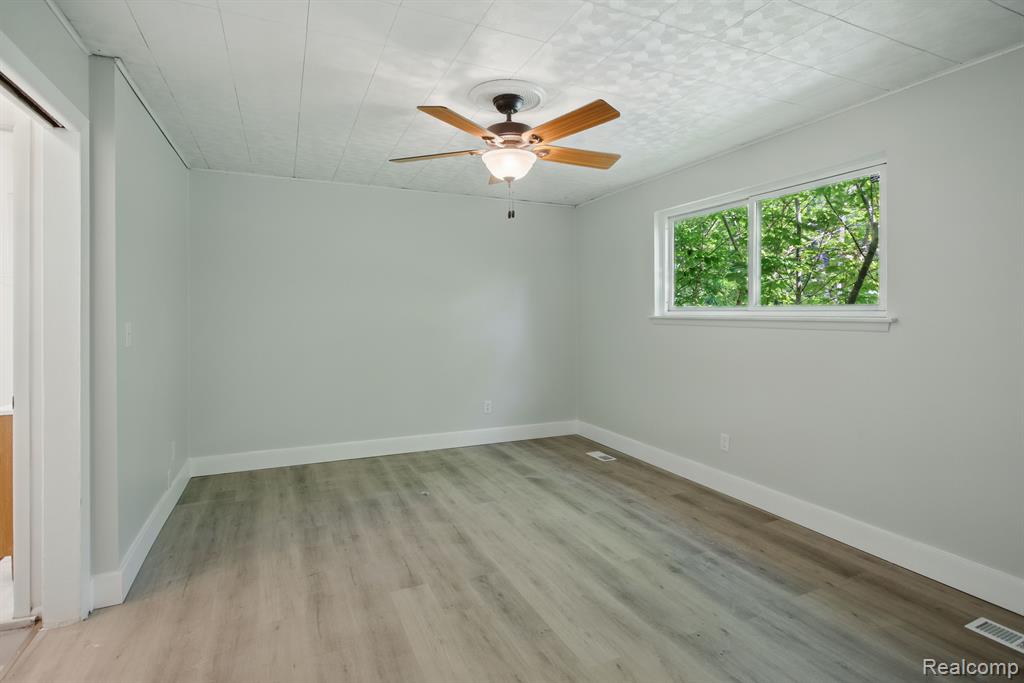 5028 LINDA Street, Warren, MI 48092 — Photo 12
