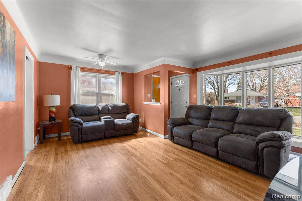 8246 LOCHDALE Street, Dearborn Heights, MI 48127 — Photo 4