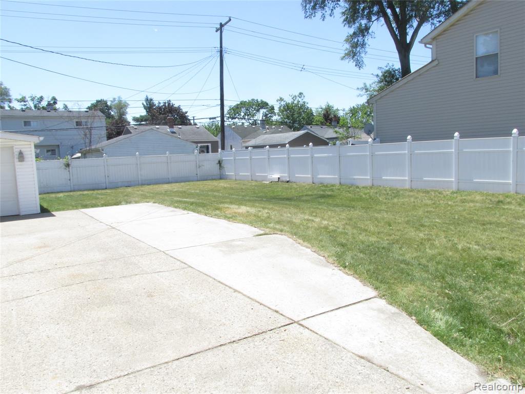 984 E Mahan Avenue, Hazel Park, MI 48030 — Photo 21