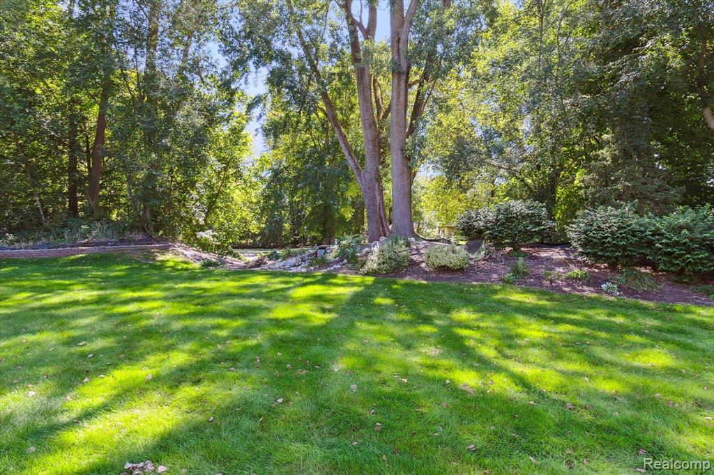 21111 GREENBRIAR Lane, South Lyon, MI 48178 — Photo 43