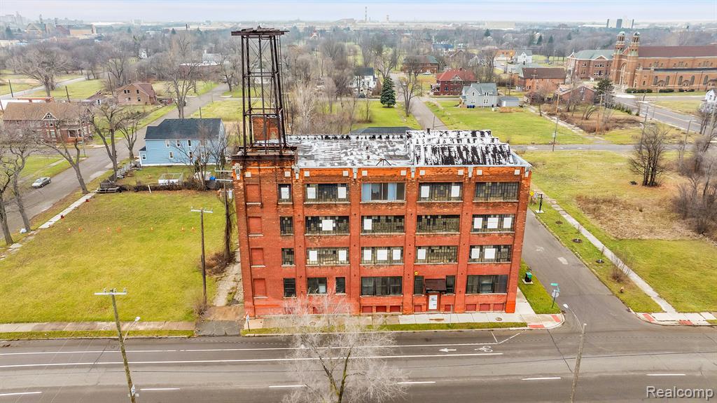 2941 E WARREN Avenue, Detroit, MI 48207 — Photo 2
