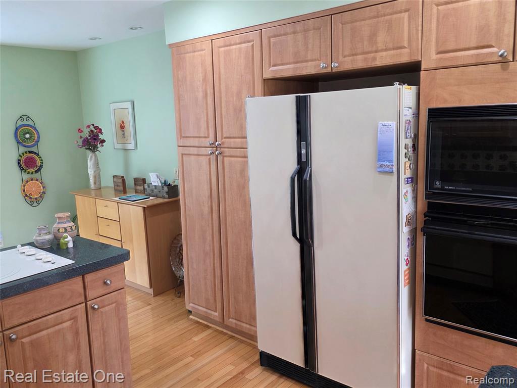 4201 Breckenridge Drive, 74, West Bloomfield, MI — Photo 8