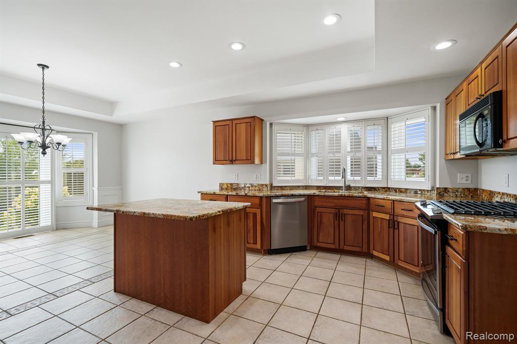 51384 Indian Pointe Drive, Macomb, MI 48042 — Photo 15