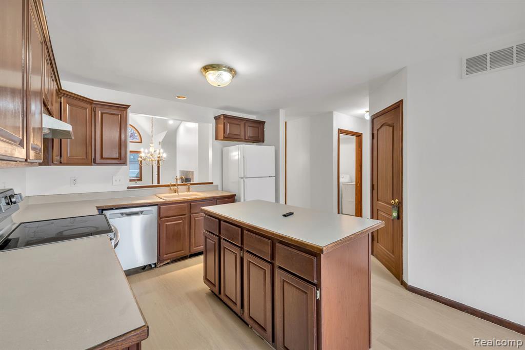 852 N Beech Daly Road, Dearborn Heights, MI 48127 — Photo 15