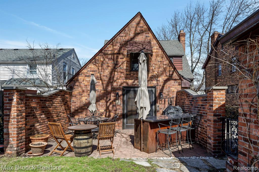 831 W OAKRIDGE Street, Ferndale, MI 48220 — Photo 35