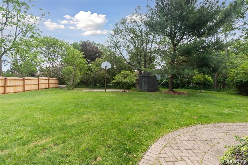 4015 VILLAGE Square, Brighton, MI 48114 — Photo 43
