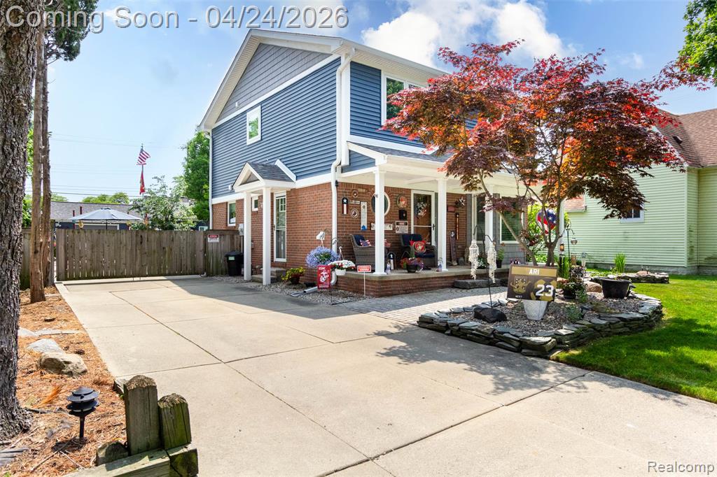 653 Chestnut Street, Wyandotte, MI 48192 — Photo 2