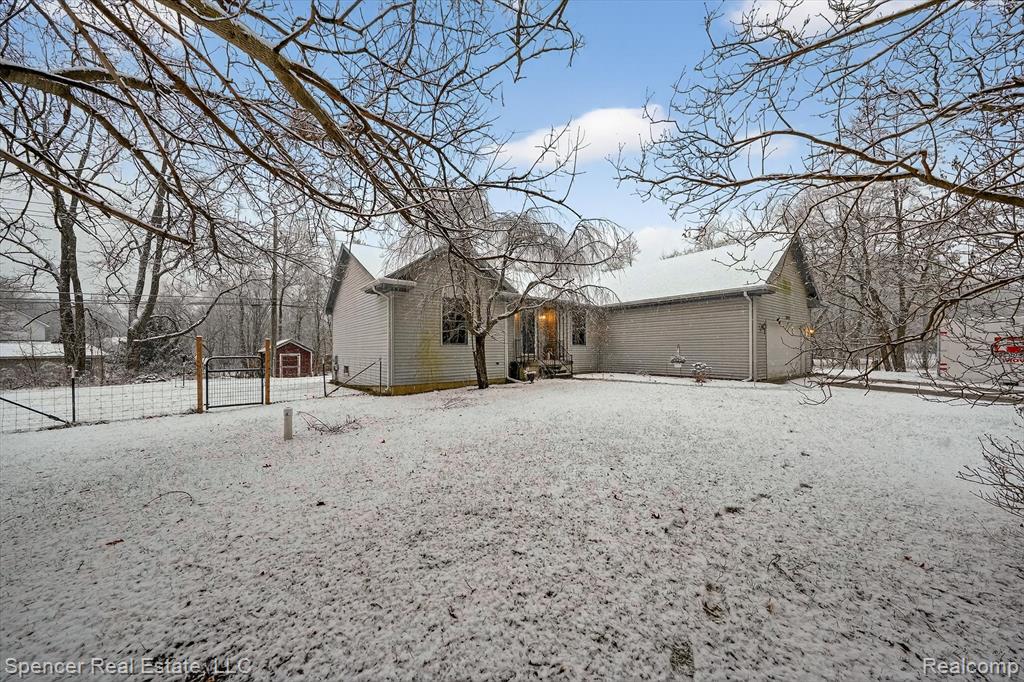 10791 Rattalee Lake Road, Davisburg, MI 48350 — Photo 2