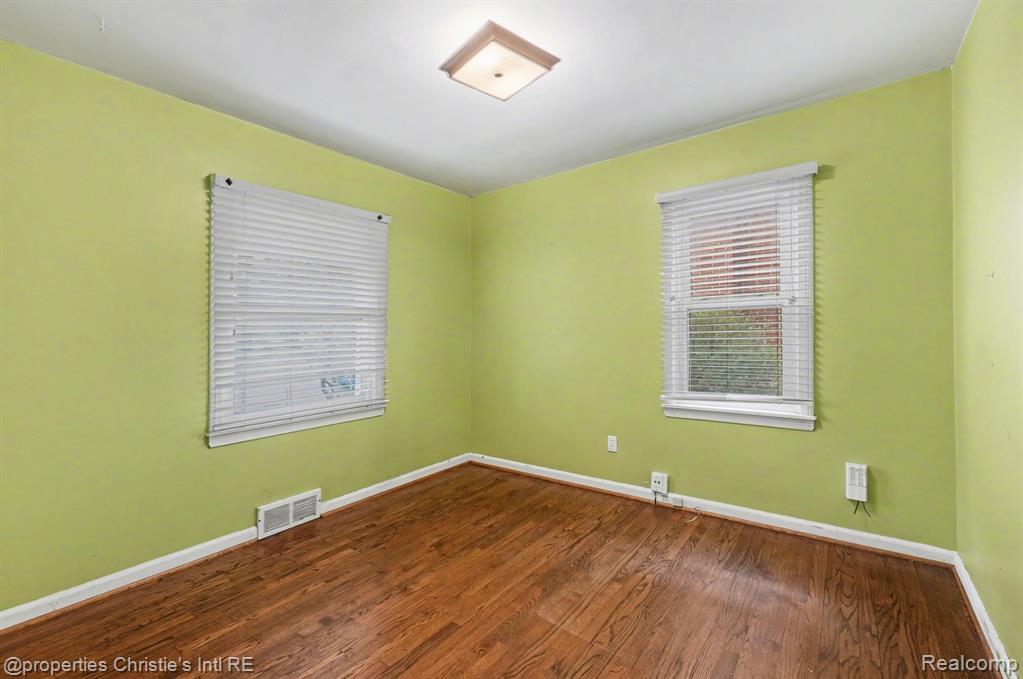 13146 Hart Avenue, Huntington Woods, MI — Photo 9