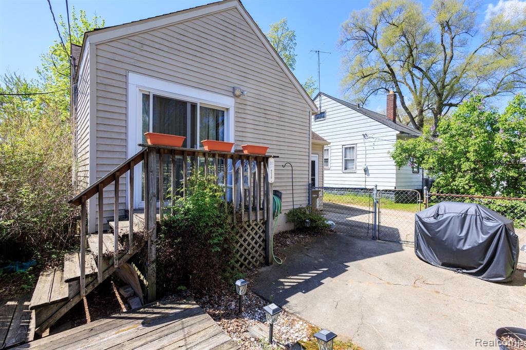 635 E Tennyson Avenue, Pontiac, MI 48340 — Photo 23