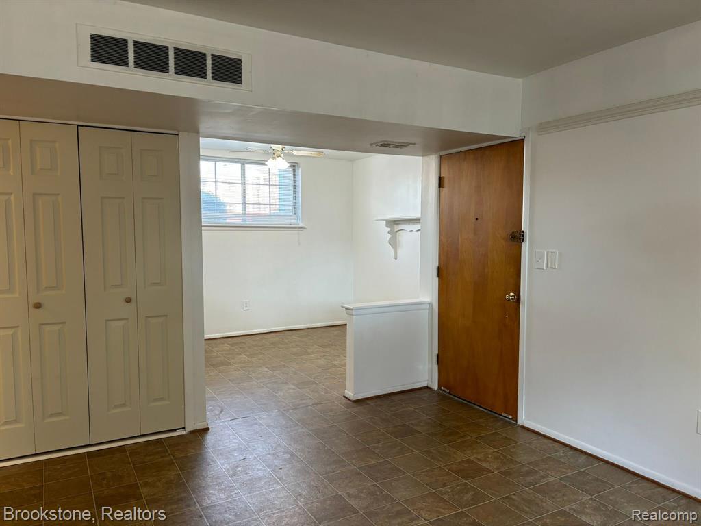 8219 DENWOOD Drive, Sterling Heights, MI 48312 — Photo 8