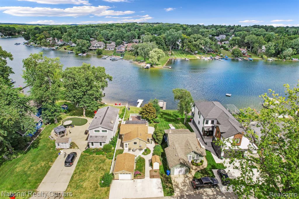 8428 Cascade Street, Commerce Twp, MI 48382 — Photo 20