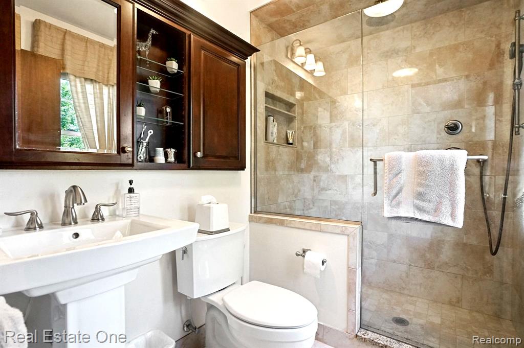46322 HOUGHTON Drive, Shelby Twp, MI 48315 — Photo 25