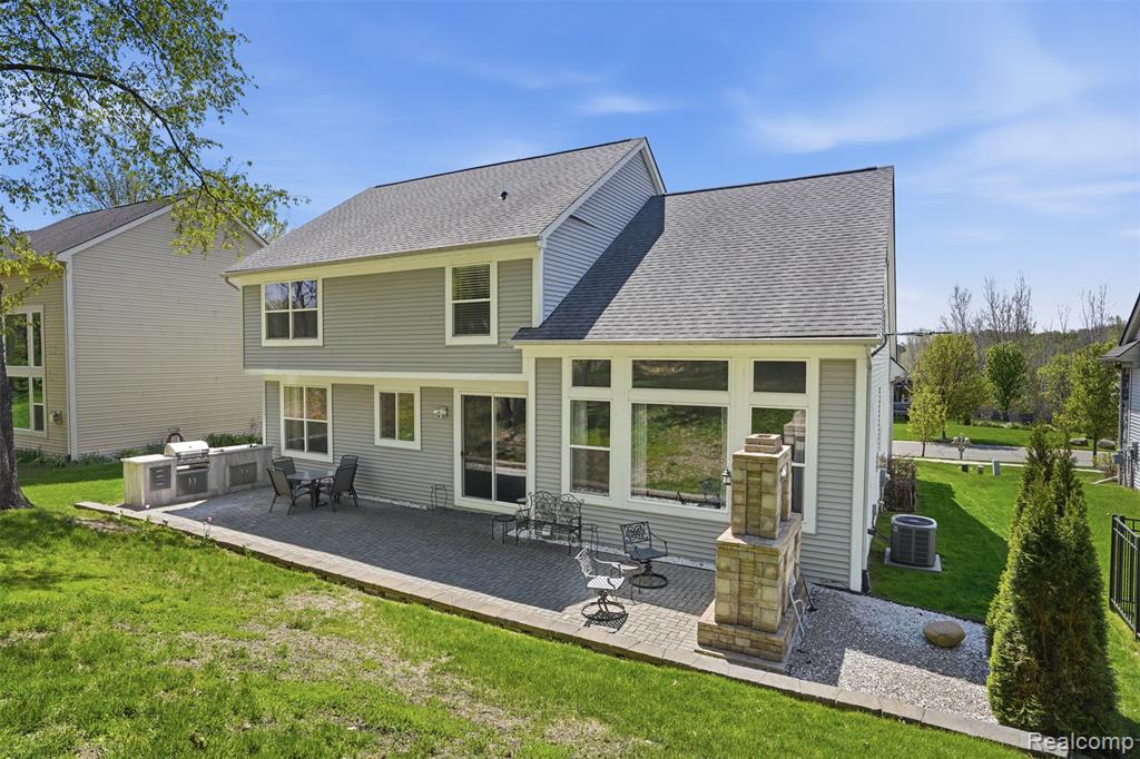 529 Napa Valley Drive, Milford, MI 48381 — Photo 32