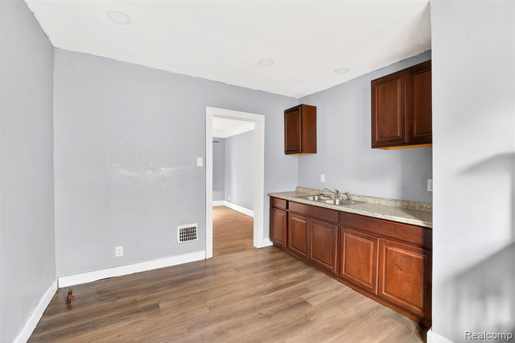 12716 Wilshire Drive, Detroit, MI 48213 — Photo 8