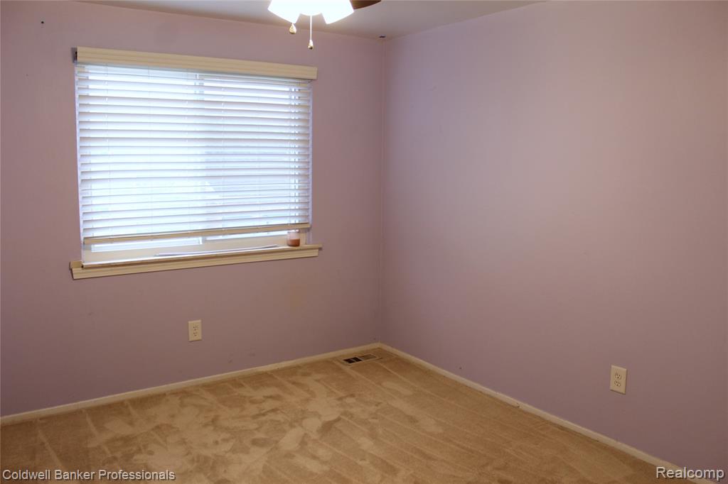 6586 CARRIAGE HILLS Drive, Canton, MI 48187 — Photo 16