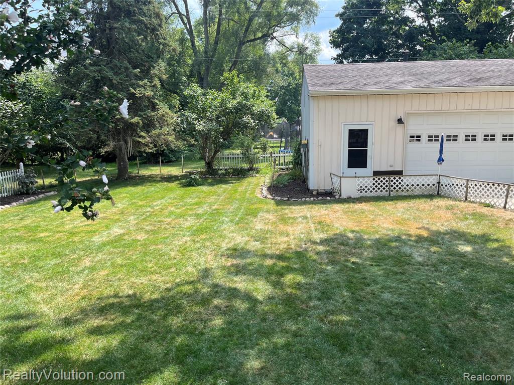 250 Engle Street, Imlay City, MI 48444 — Photo 32