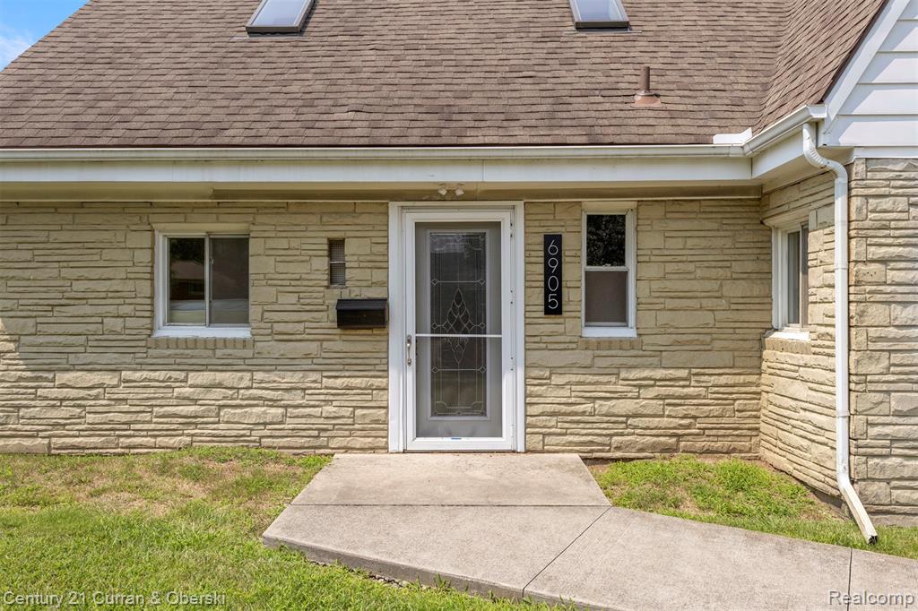6905 N Beech Daly Road, Dearborn Heights, MI 48127 — front exterior