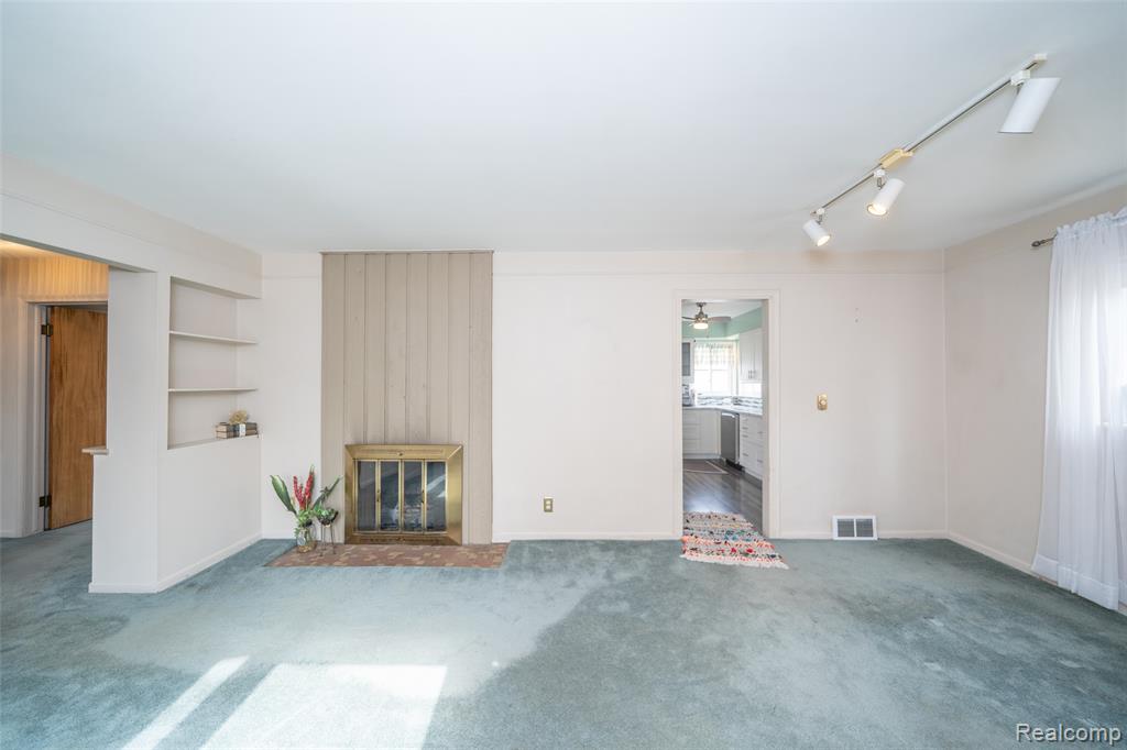 5247 Lyons Circle S, Warren, MI 48092 — Photo 10