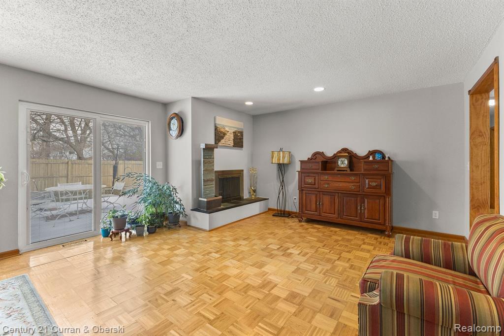 4051 JOHNSON Drive, Sterling Heights, MI 48310 — Photo 10