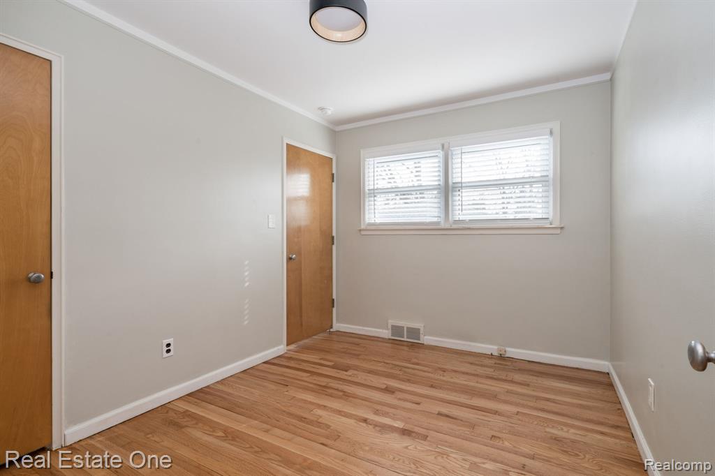 421 W Sunnybrook Drive, Royal Oak, MI 48073 — Photo 20