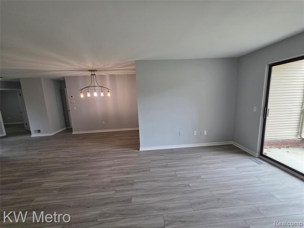 6680 Ridgefield Circle Circle, 104, West Bloomfield, MI — Photo 4