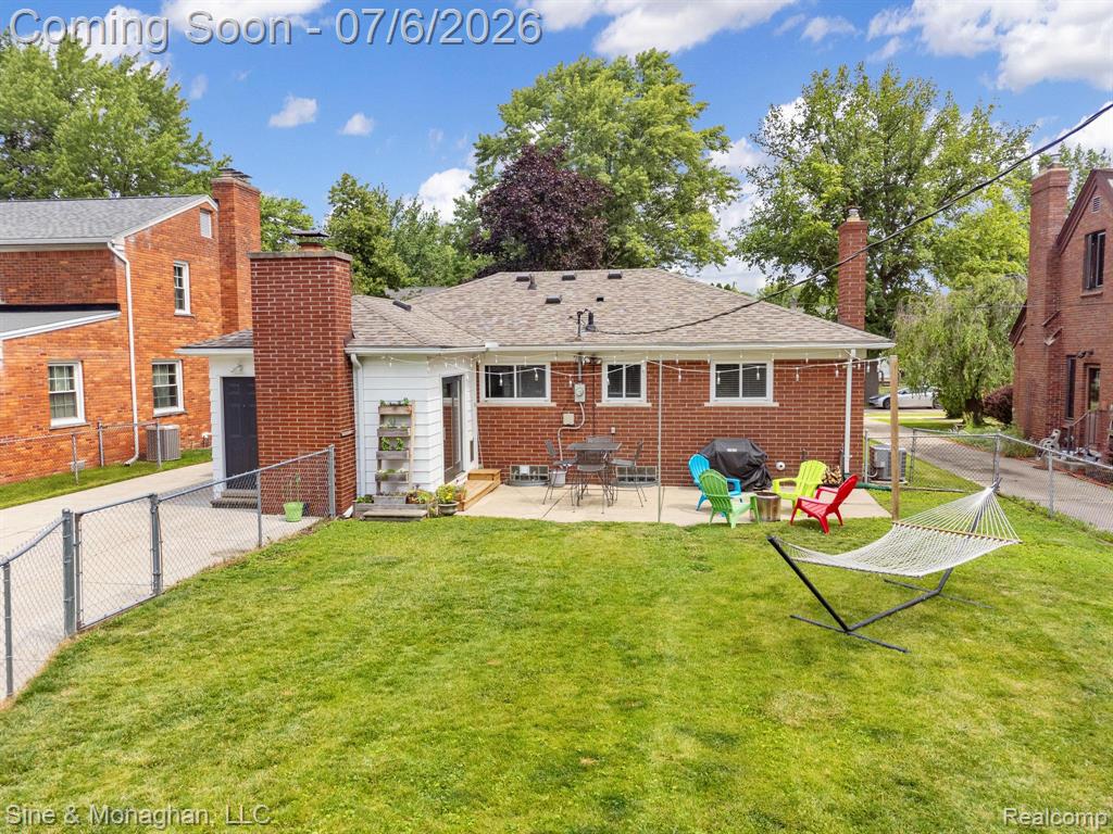 977 ROSLYN Road, Grosse Pointe Woods, MI 48236 — Photo 47