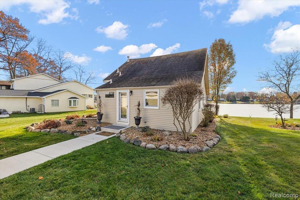 6738 GRAND BEACH Drive, Brighton, MI 48114 — Photo 41