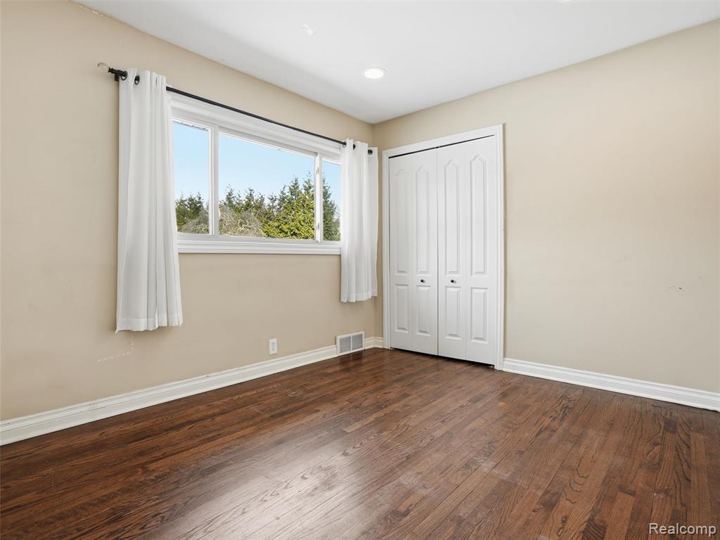 29750 Bristol Lane, Bingham Farms, MI 48025 — Photo 12