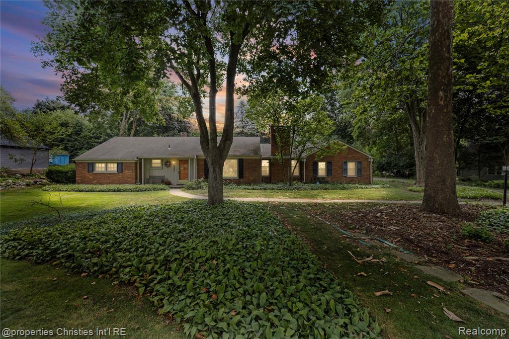 6391 Wing Lake Road, Bloomfield Hills, MI 48301 — front exterior
