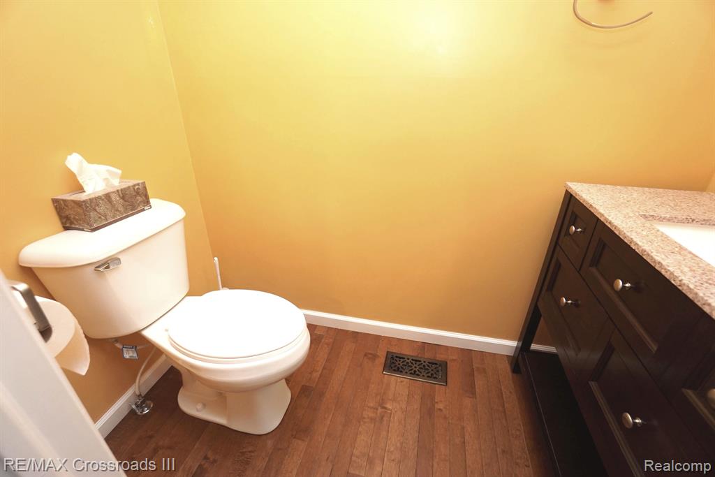 48295 BAYSHORE Drive, Van Buren, MI 48111 — Photo 9
