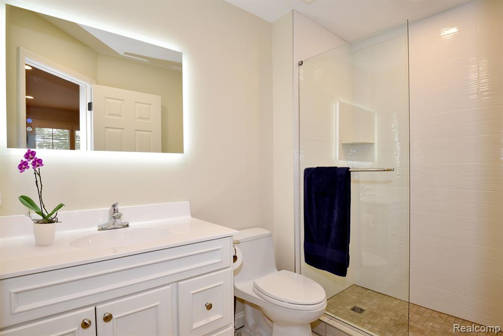 4074 Cranbrook Court, Bloomfield Hills, MI 48301 — Photo 31