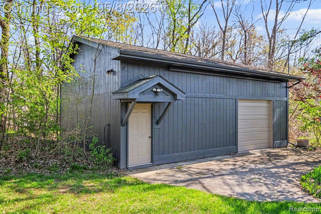 9277 Graytrax Road, Grand Blanc, MI 48439 — Photo 26
