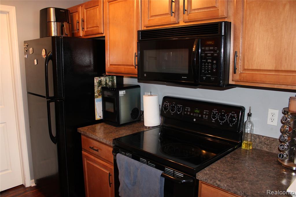 52133 Naugatuck Drive, 25, Macomb, MI 48042 — Photo 8