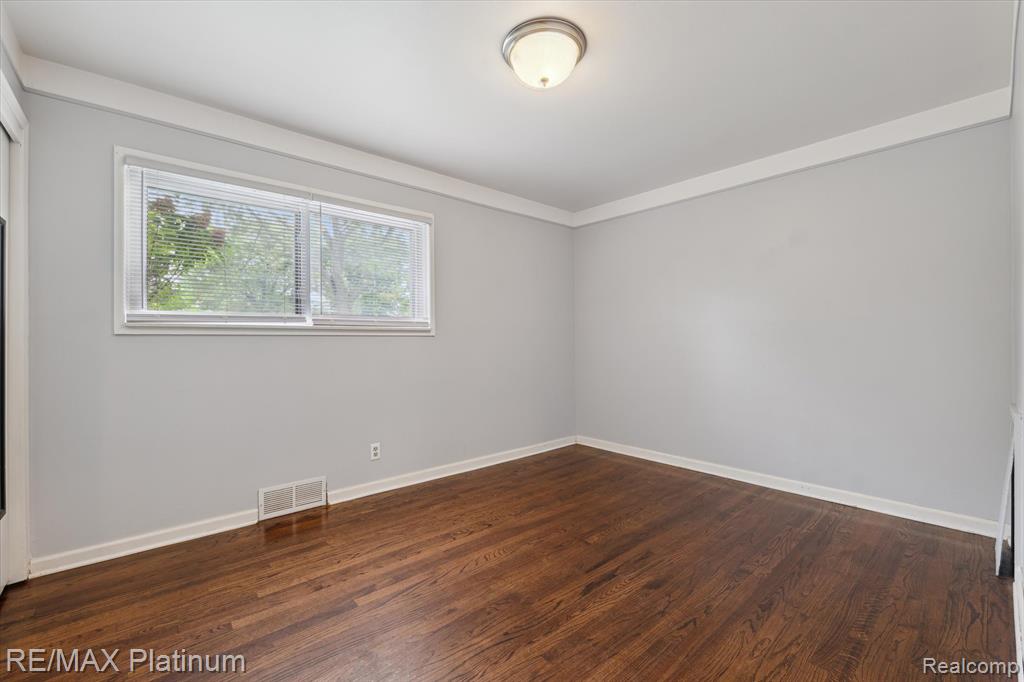8685 Terri Drive, Westland, MI — Photo 16