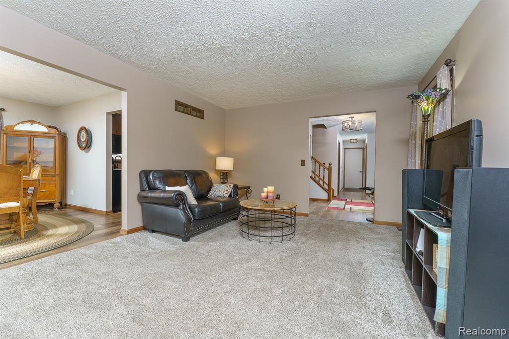 6300 VICTORIA Court, Fenton, MI 48430 — Photo 7