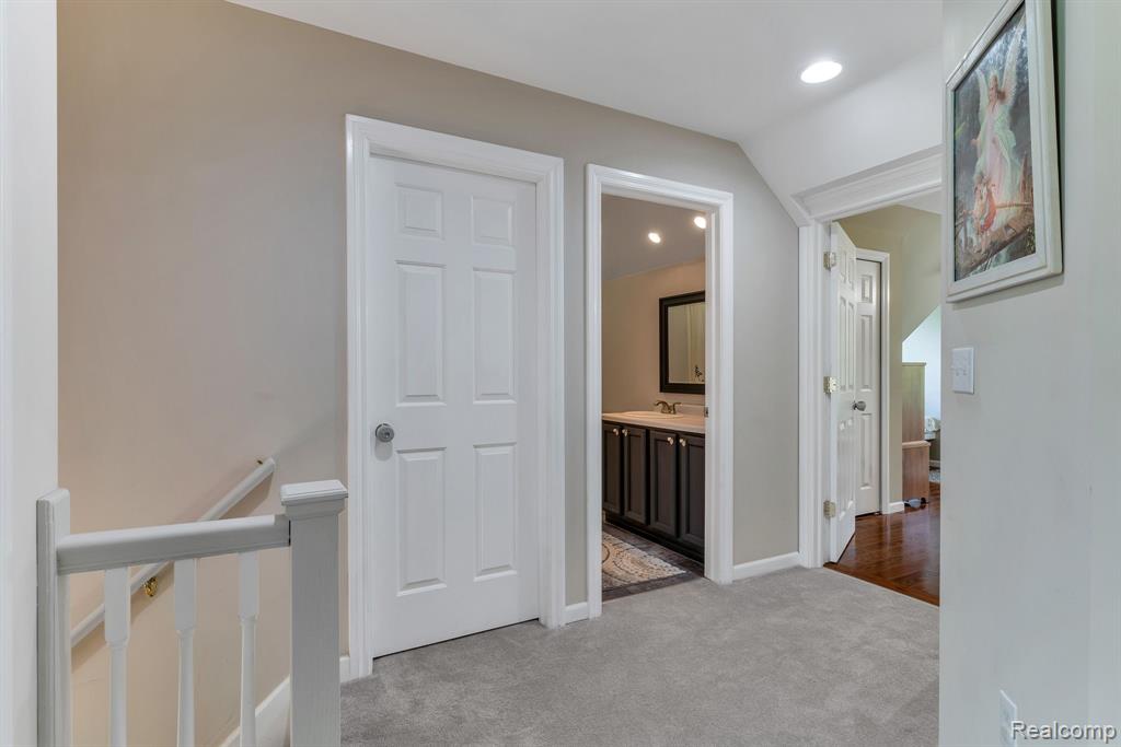 5827 WESTWOOD Drive, Grand Blanc, MI 48439 — Photo 35