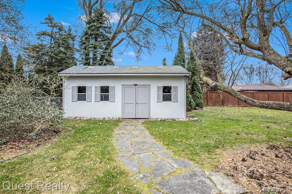 49830 SHELBY Road, Shelby Twp, MI 48317 — Photo 46
