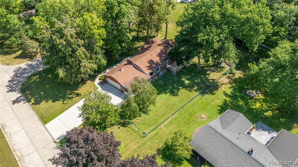 8293 Woodcrest Drive, Grosse Ile, MI 48138 — Photo 37