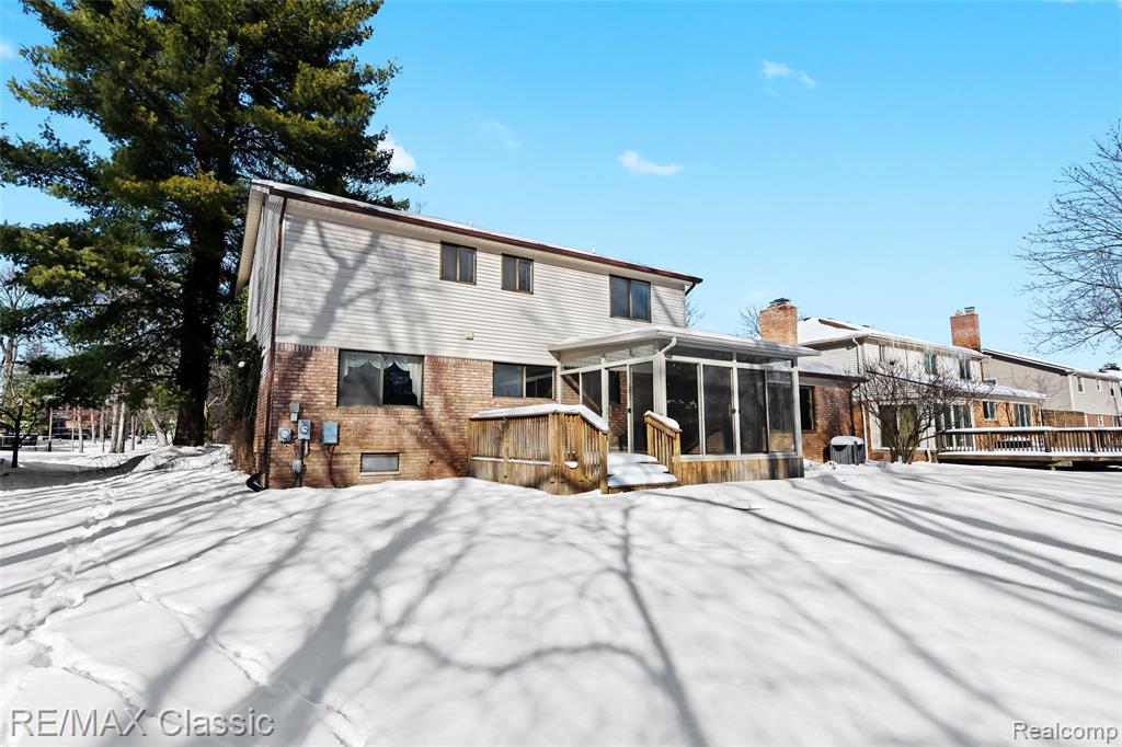 6313 Kiev Street, West Bloomfield, MI 48324 — Photo 36