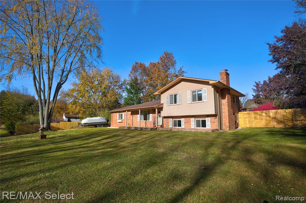 9367 Longmeadow Court, Fenton, MI 48430 — Photo 3