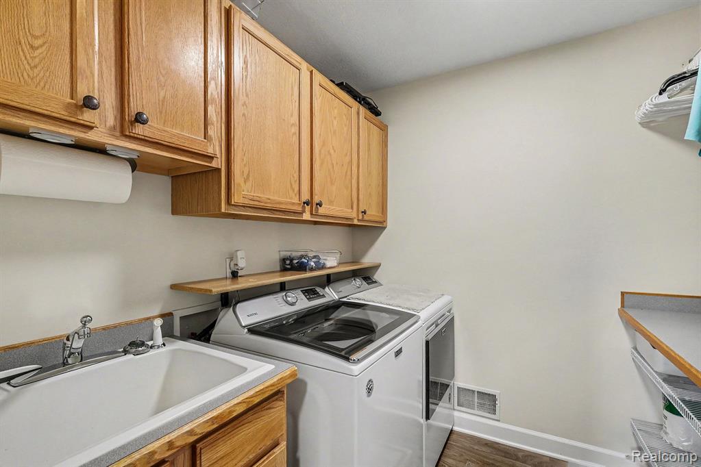 408 N Outlook Court, Perry, MI 48872 — Photo 20